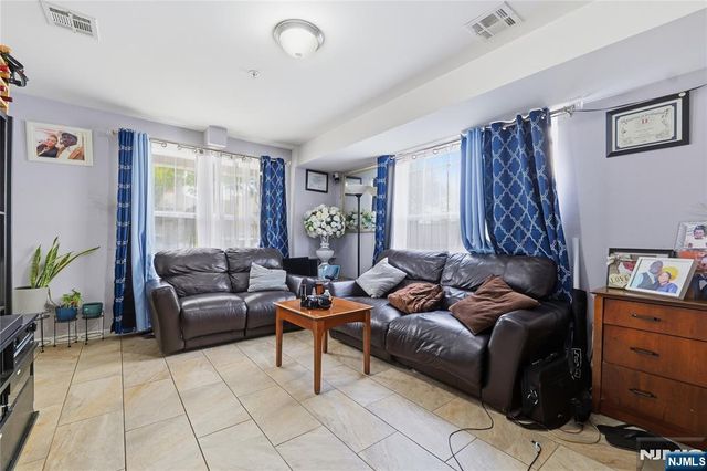 574 S 11th Street, Newark, NJ 07103