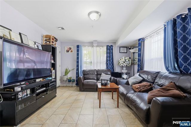 574 S 11th Street, Newark, NJ 07103
