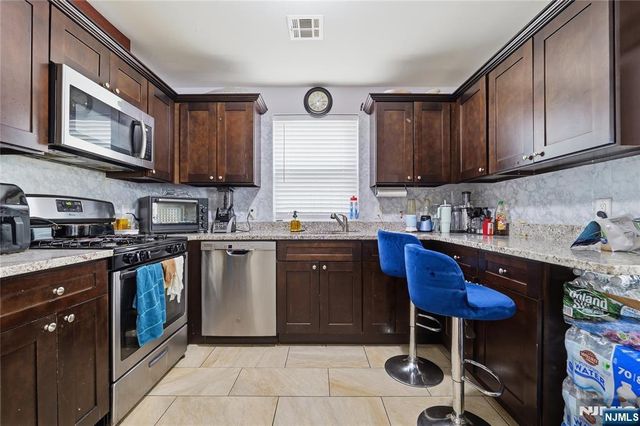 574 S 11th Street, Newark, NJ 07103