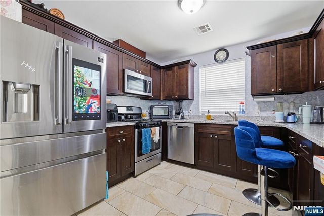 574 S 11th Street, Newark, NJ 07103