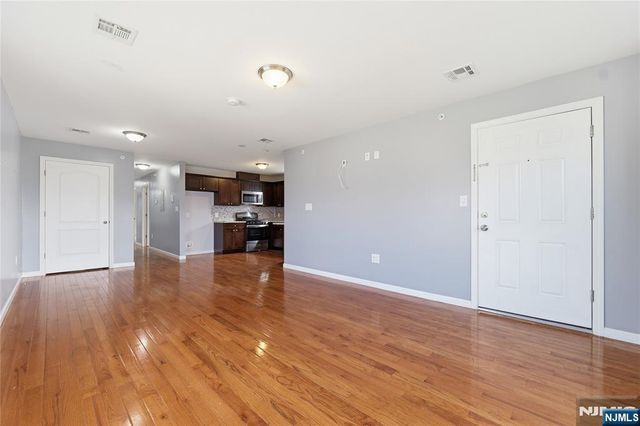 574 S 11th Street, Newark, NJ 07103