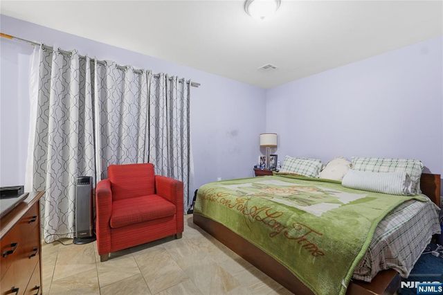 574 S 11th Street, Newark, NJ 07103