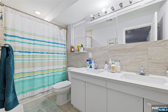 574 S 11th Street, Newark, NJ 07103