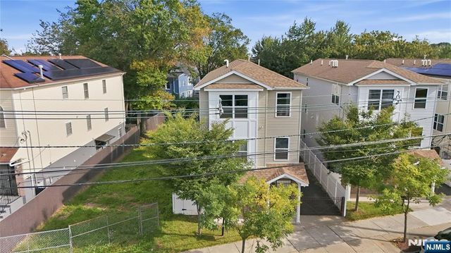 574 S 11th Street, Newark, NJ 07103