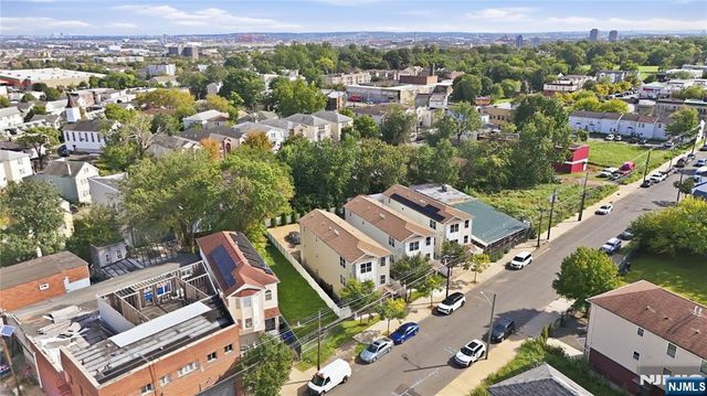 574 S 11th Street, Newark, NJ 07103