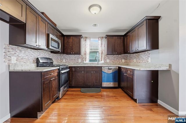 574 S 11th Street, Newark, NJ 07103
