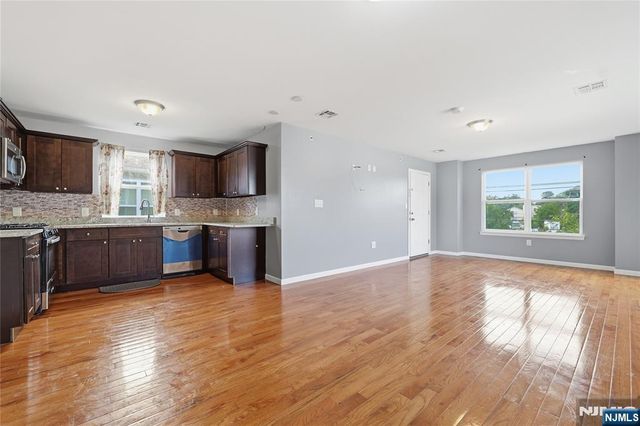 574 S 11th Street, Newark, NJ 07103
