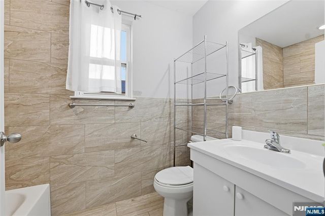 574 S 11th Street, Newark, NJ 07103