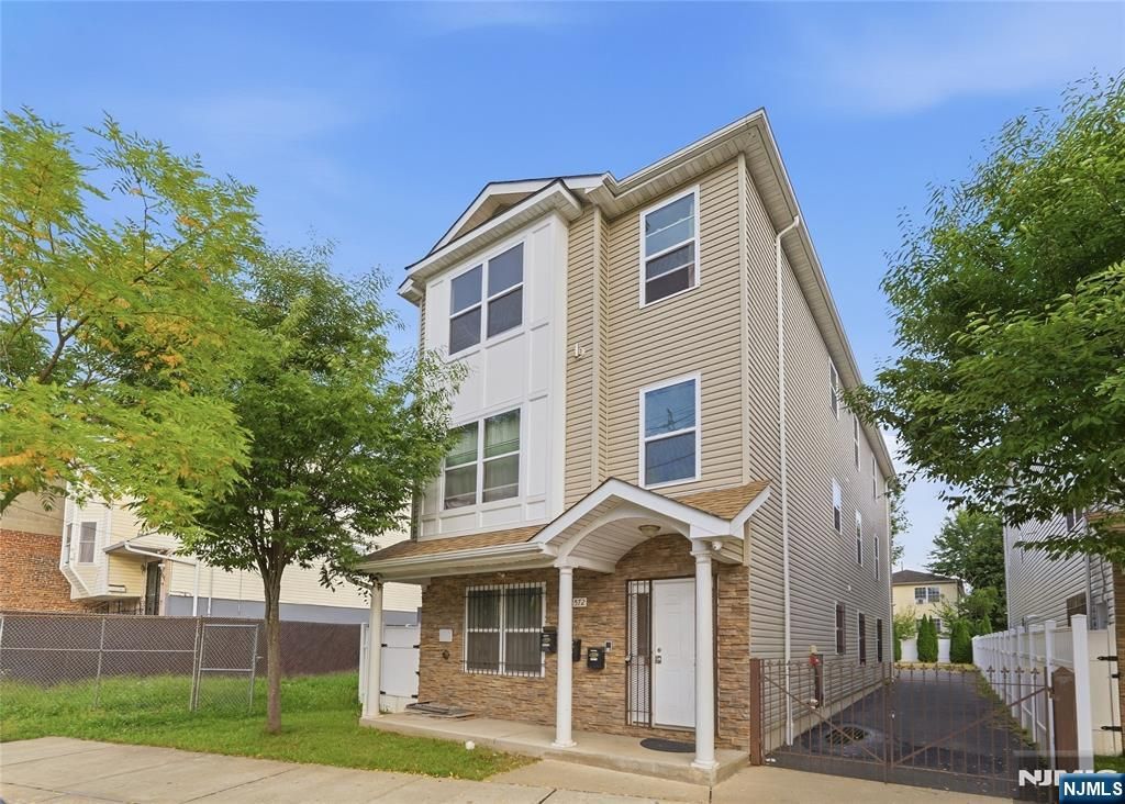 574 S 11th Street, Newark, NJ 07103