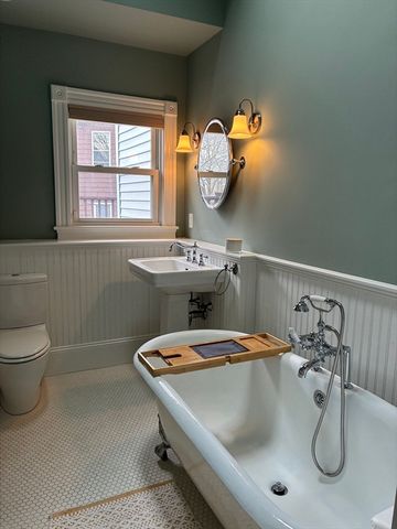 21-A Linden Ave 21-A, Somerville, MA 02143