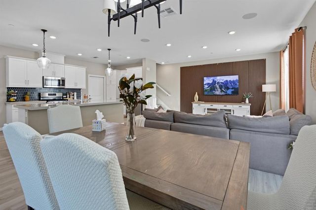 2002 Bluestone Circle, Chula Vista, CA 91913