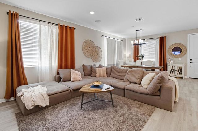 2002 Bluestone Circle, Chula Vista, CA 91913