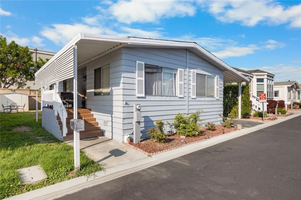 19127 Pioneer 9, Artesia, CA 90701