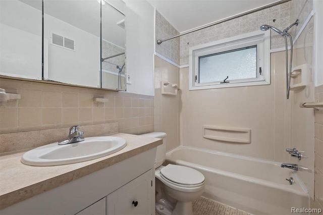 519 Essex Street, Clawson, MI 48017