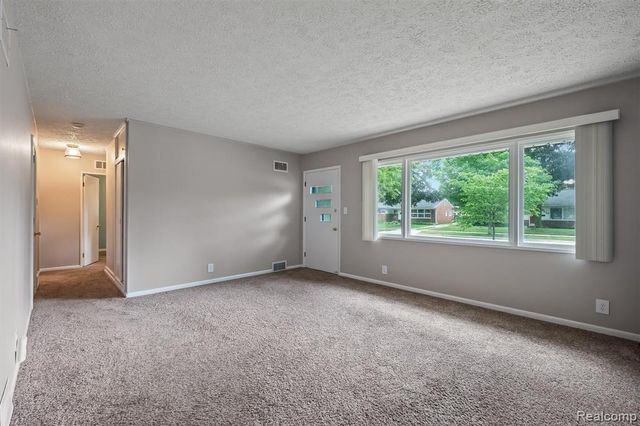 519 Essex Street, Clawson, MI 48017
