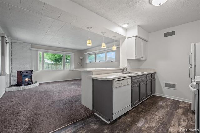 519 Essex Street, Clawson, MI 48017