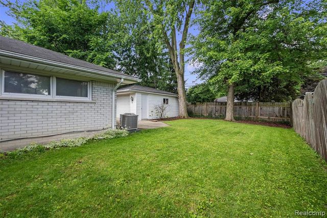 519 Essex Street, Clawson, MI 48017