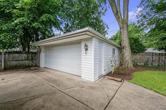 519 Essex Street, Clawson, MI 48017