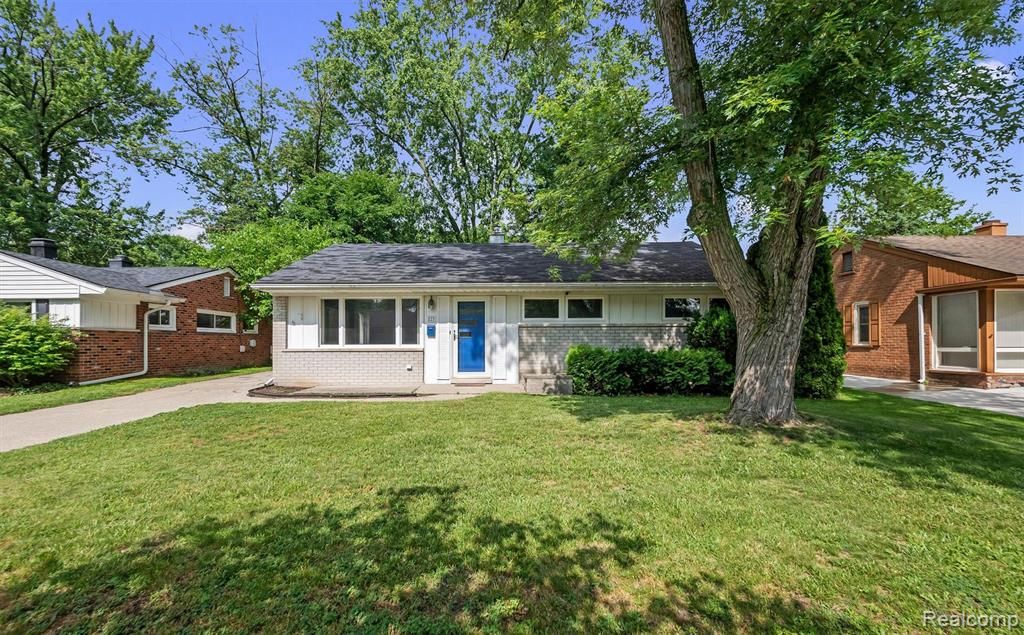 519 Essex Street, Clawson, MI 48017