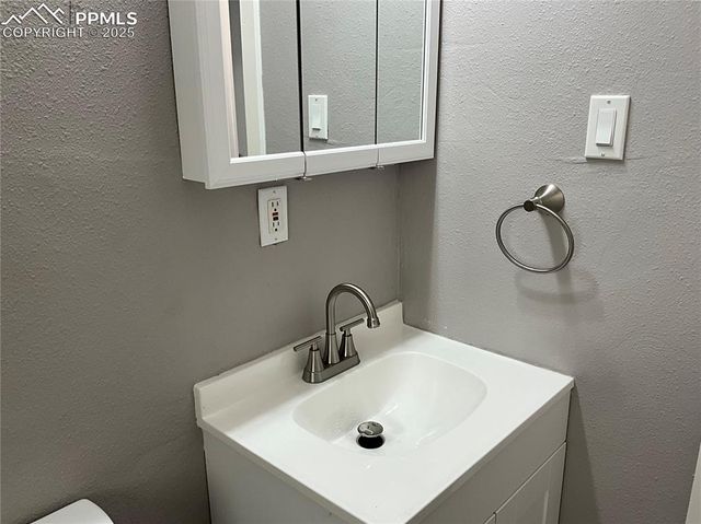 72 Hanson Lane, Pueblo, CO 81001