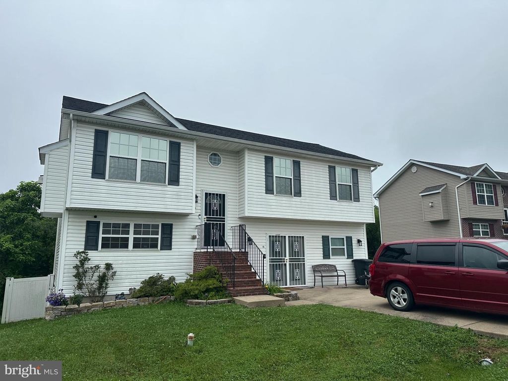 95 BUCHANAN LN, Inwood, WV 25428