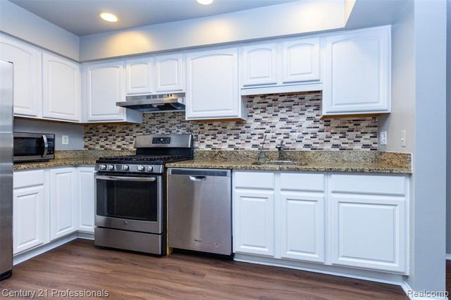 1634 Brentwood Drive, Troy, MI 48098