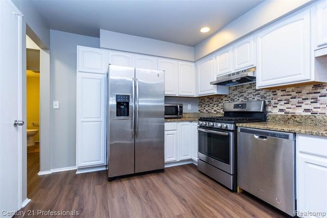 1634 Brentwood Drive, Troy, MI 48098