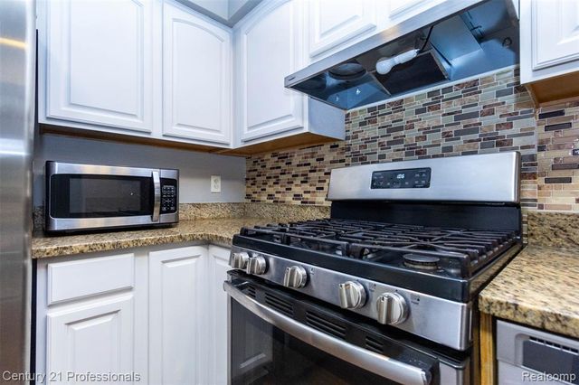 1634 Brentwood Drive, Troy, MI 48098
