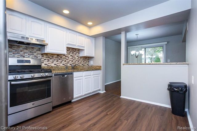 1634 Brentwood Drive, Troy, MI 48098