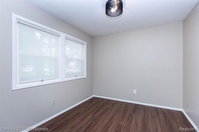 1634 Brentwood Drive, Troy, MI 48098