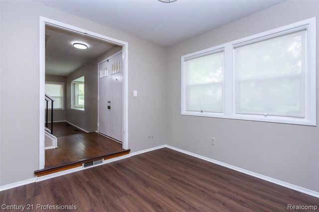 1634 Brentwood Drive, Troy, MI 48098