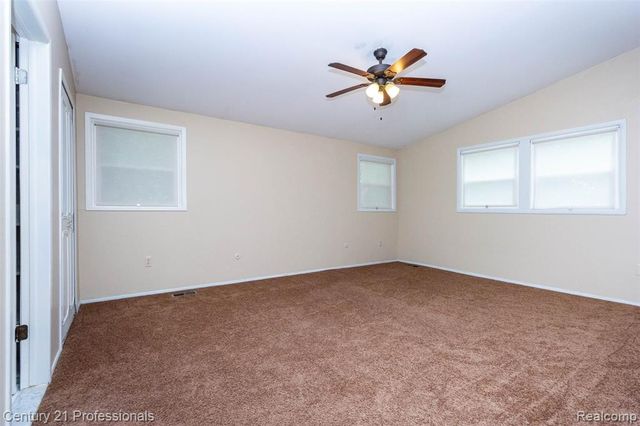 1634 Brentwood Drive, Troy, MI 48098