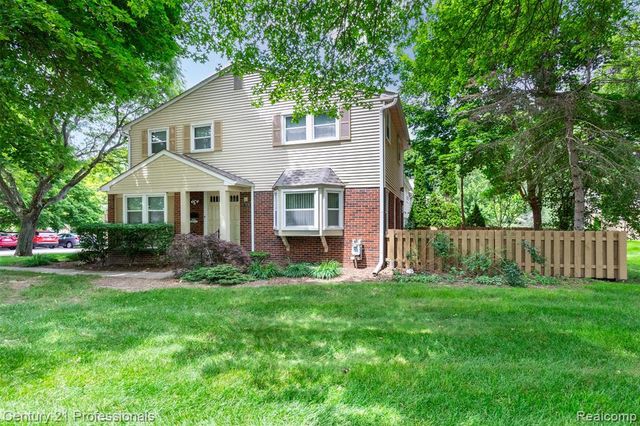 1634 Brentwood Drive, Troy, MI 48098