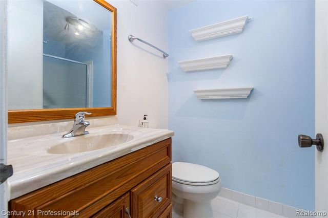 1634 Brentwood Drive, Troy, MI 48098