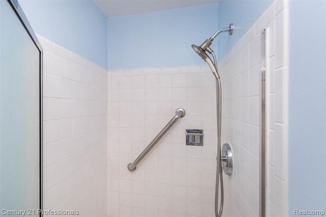 1634 Brentwood Drive, Troy, MI 48098