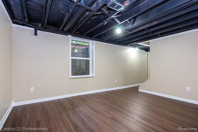 1634 Brentwood Drive, Troy, MI 48098