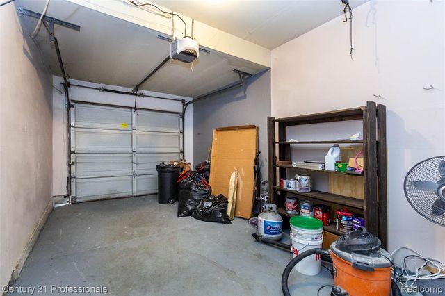 1634 Brentwood Drive, Troy, MI 48098