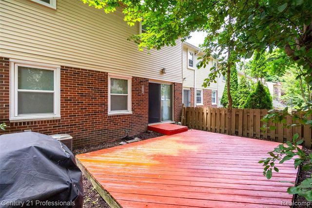 1634 Brentwood Drive, Troy, MI 48098