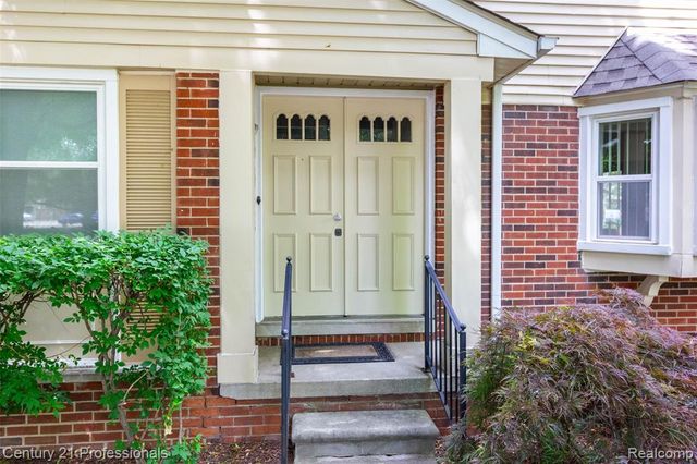 1634 Brentwood Drive, Troy, MI 48098