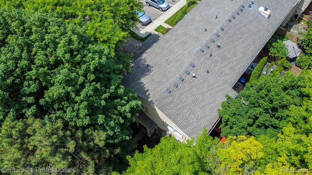1634 Brentwood Drive, Troy, MI 48098