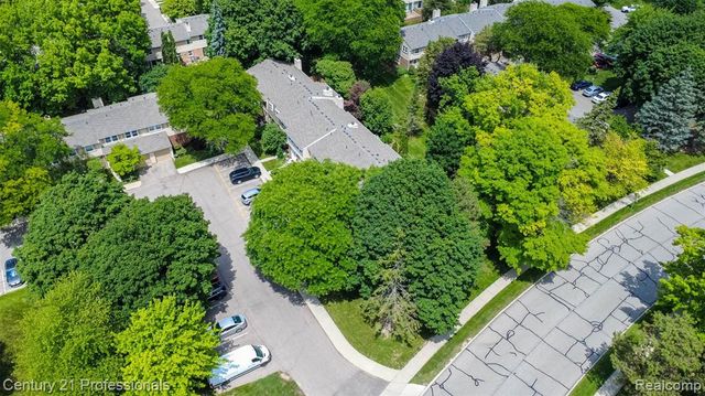 1634 Brentwood Drive, Troy, MI 48098