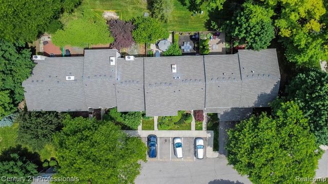 1634 Brentwood Drive, Troy, MI 48098