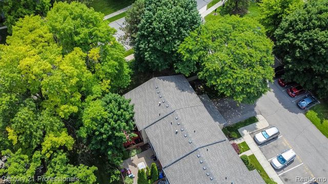 1634 Brentwood Drive, Troy, MI 48098