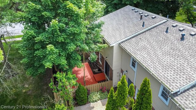 1634 Brentwood Drive, Troy, MI 48098