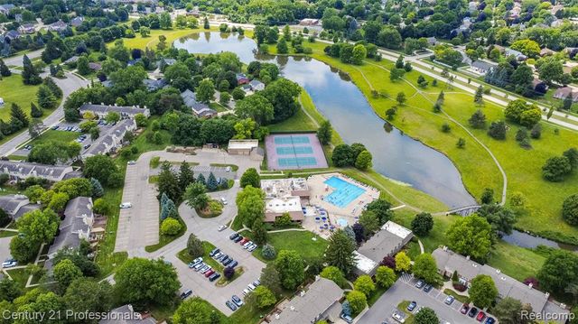 1634 Brentwood Drive, Troy, MI 48098