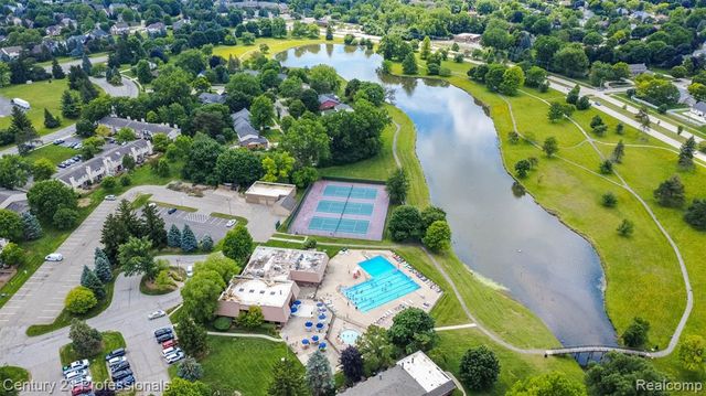 1634 Brentwood Drive, Troy, MI 48098