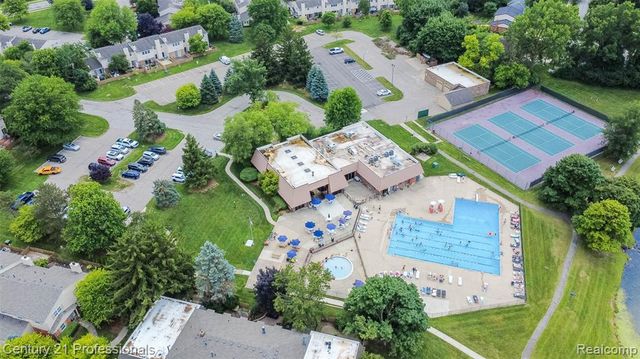 1634 Brentwood Drive, Troy, MI 48098