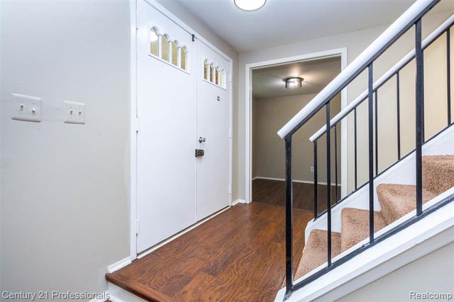 1634 Brentwood Drive, Troy, MI 48098