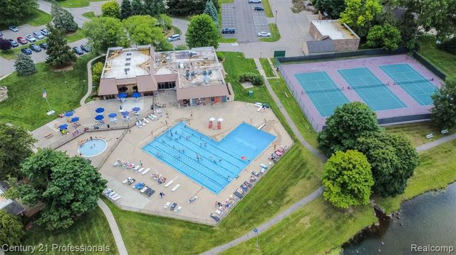 1634 Brentwood Drive, Troy, MI 48098