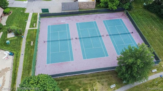1634 Brentwood Drive, Troy, MI 48098